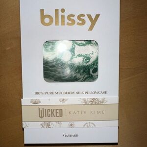 The Wicked For Good x Katie Kame Blissy Standard 100% silk Amazafying-NEW IN BOX